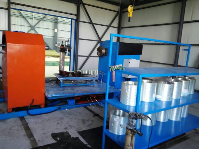 Pipe winding machine